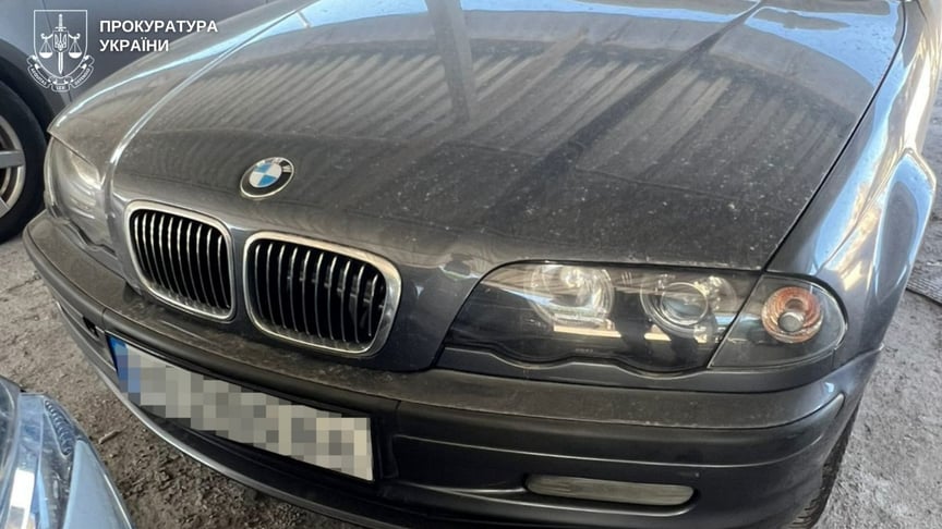 Автомобіль, який вилучили правоохоронці під час обшуків