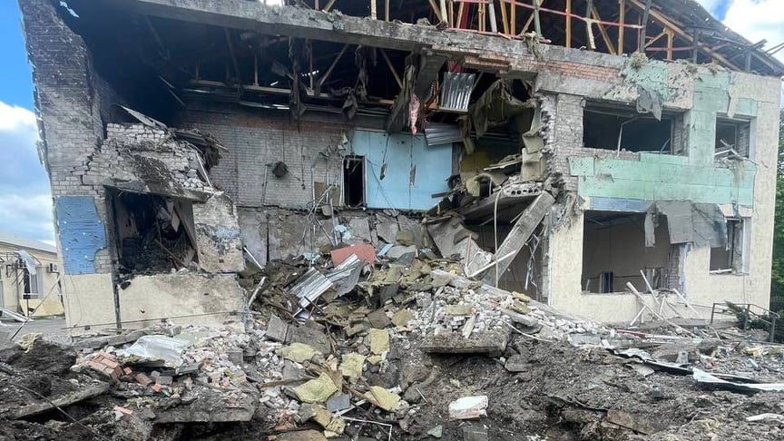 Руйнування будинку в Синельниковому внаслідок ракетної атаки рф, 19 квітня 2024 року