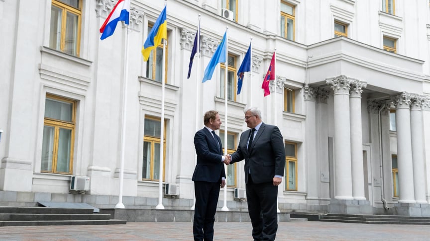 Міністр закордонних справ Нідерландів Девід ван Віл та міністр закордонних справ України Андрій Сибіга у Києві 28 жовтня Міністр закордонних справ Нідерландів Девід ван Віл та міністр закордонних справ України Андрій Сибіга у Києві 28 жовтня