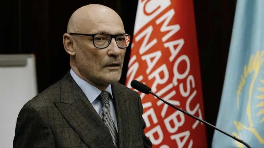 Посол Естонії в Казахстані Яап Ора під час лекції в Університеті імені Максута Нарікбаєва