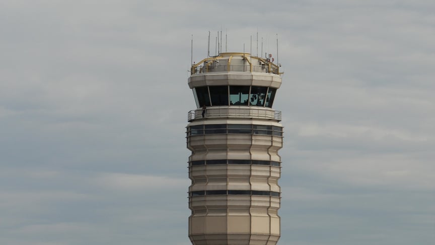 Диспетчерська вежа аеропорту імені Рональда Рейгана у Вашингтоні