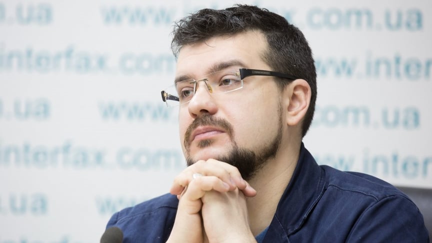 Олександр Алфьоров у 2018 році, коли він був речником політичної партії «Національний корпус»