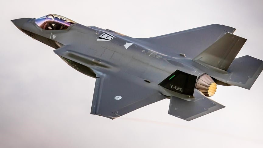 Иллюстративная фотография. Нидерландский F-35 в небе