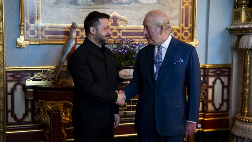 Президент України Володимир Зеленський під час зустрічі з королем Великої Британії Чарльзом III