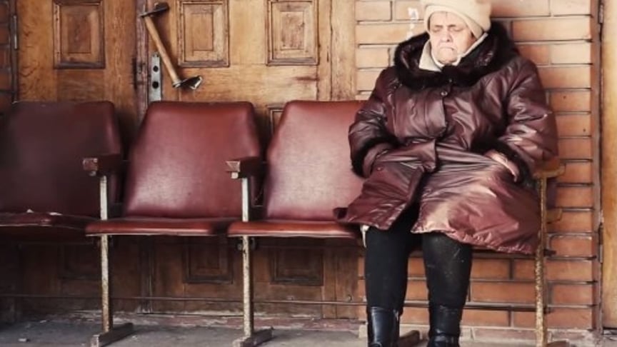 Inside East Ukraine Nursing Home Caught Near Massive Battlefield