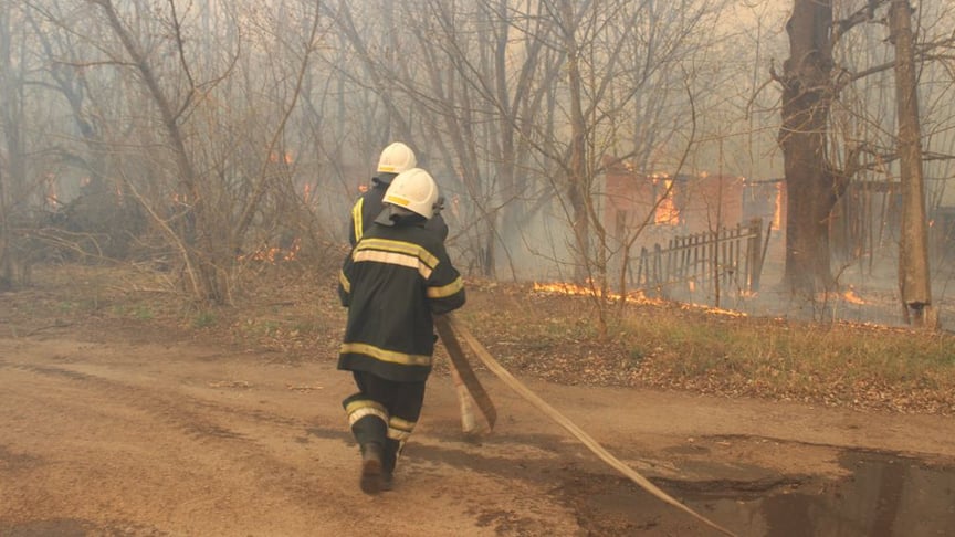 В Чернобыльской зоне более 300 спасателей 8 день тушат пожар