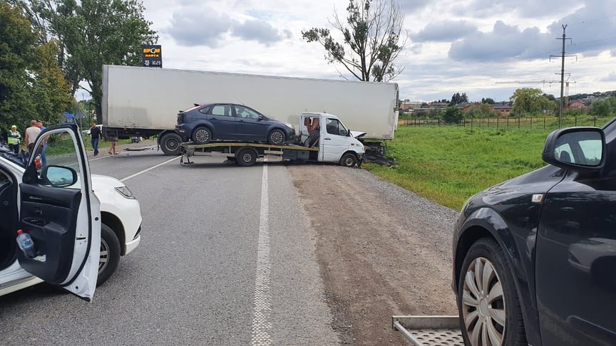 На Львівщині чотири автівки потрапили в ДТП, 28 серпня 2021 року