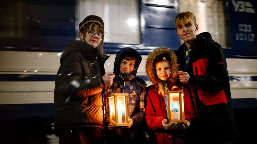 До Києва привезли Вифлеємський вогонь миру