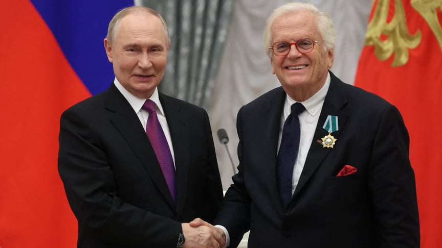 Глава рф володимир путін нагороджує німецького піаніста, диригента Юстуса Франца орденом Дружби у Кремлі, 4 листопада 2025 року