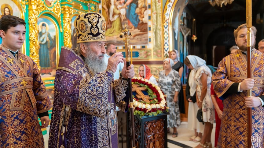 Ілюстративне фото. Митрополит УПЦ (МП) Онуфрій очолює богослужіння свята Винесення Хреста Господнього та мучеників Маккавеїв