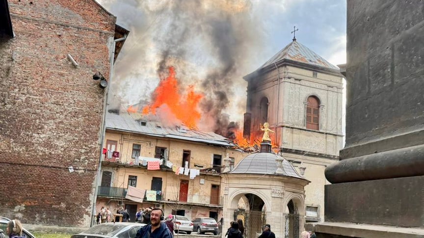 У Львові росіяни влучили у будинок у центрі міста, що є об’єктом Всесвітньої спадщини ЮНЕСКО, 24 березня 2026 року