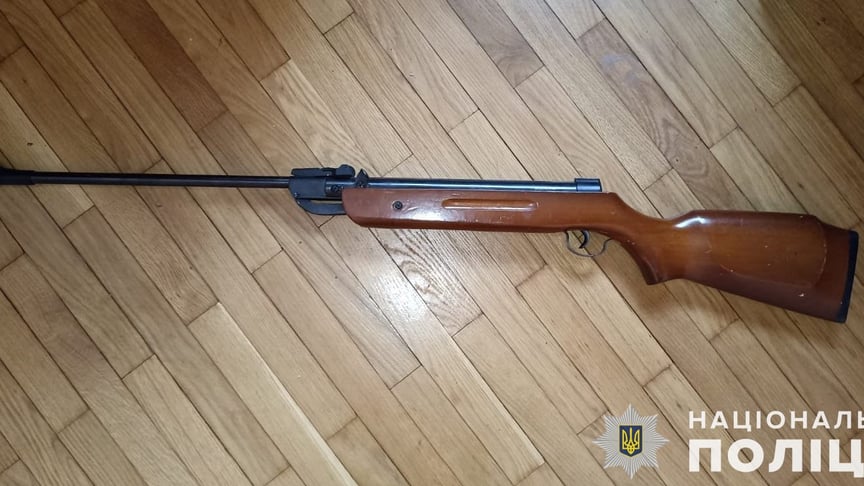 Пневматична гвинтівка, якою грались діти на Львівщини
