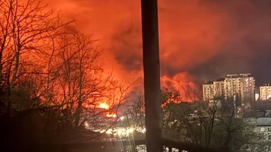 Безпілотники атакували Туапсе. Горить місцевий НПЗ, влада заявила про загиблих