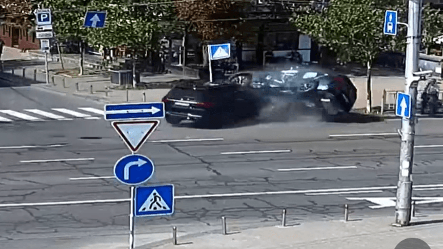 У Києві машина в’їхала на територію літньої тераси ресторану, 17 серпня 2026 року