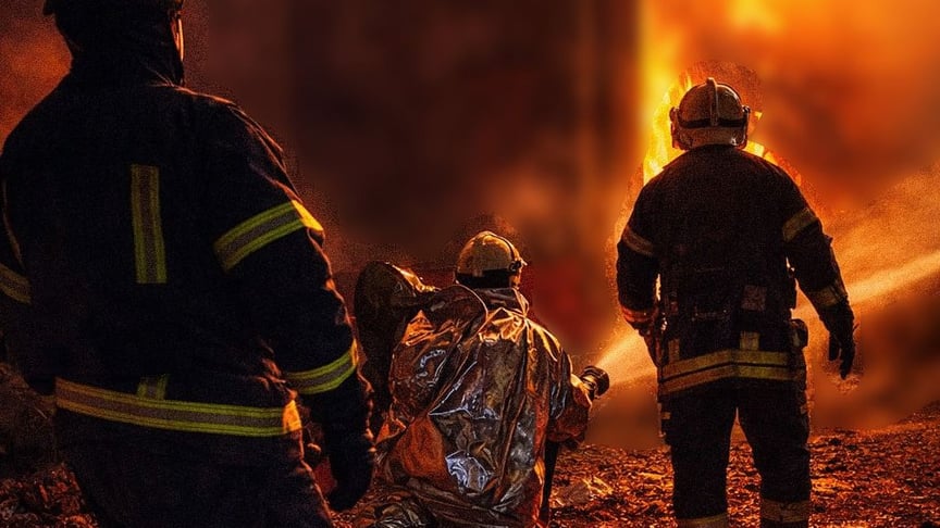 Спасатели на месте попаданий после российской атаки 7 февраля