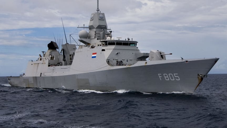 Нідерландський фрегат Evertsen, що супроводжував «Шарля де Голля»