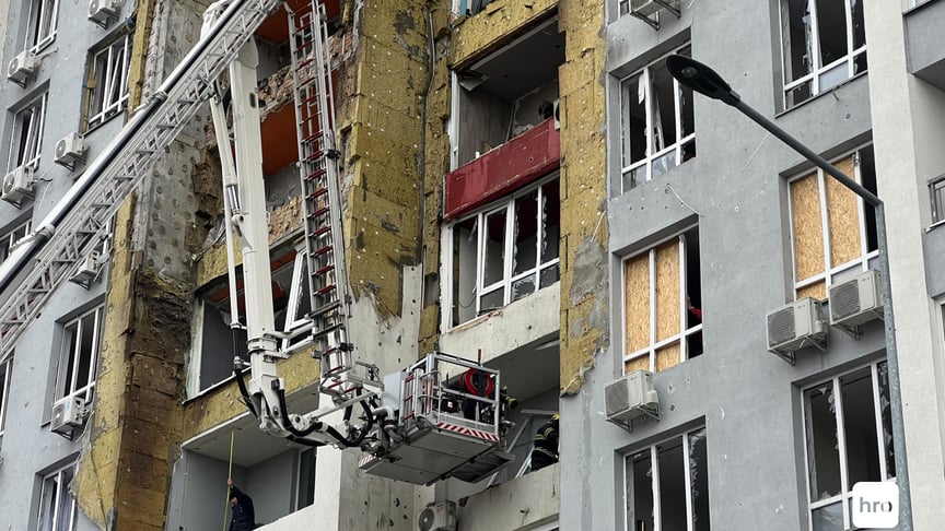 Последствия российской атаки в Днепровском районе Киева