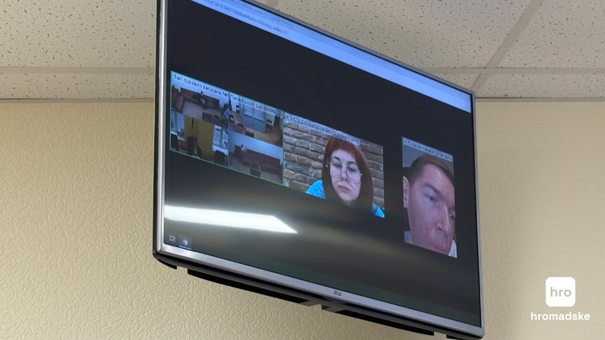 Назарій Гусаков та його захисниця беруть участь у судовому засіданні по відеозв'язку, 26 березня 2026 року