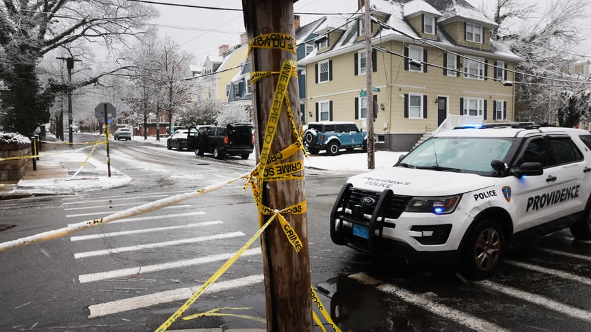 Поліція на місці стрілянини в університеті Брауна Поліція на місці стрілянини в університеті Брауна
