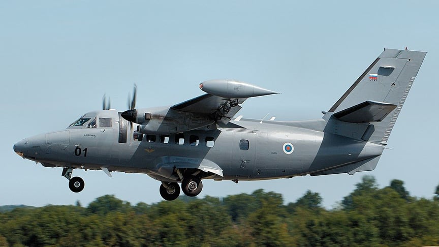 Пассажирский самолет L-410, иллюстративное фото
