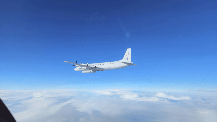Російський літак-розвідник Іл-20 над Балтійським морем