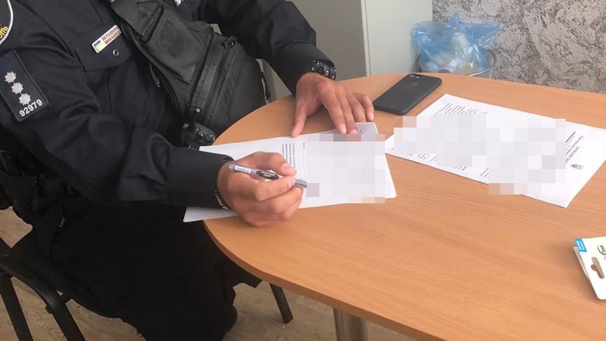 Граната и патроны: в кабинете начальника патрульной полиции Донецкой области нашли арсенал нелегального оружия