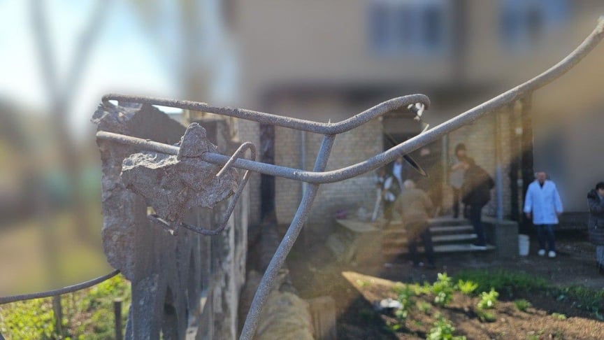 Окупанти атакували лікарню в Херсоні, четверо працівників постраждали