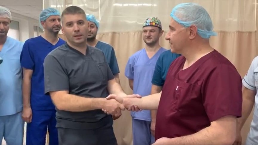Врачи городской клинической больницы скорой медицинской помощи Львова после операции по трансплантации органов, 4 июля 2020