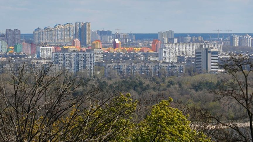 Вид на житловий масив у Києві, 20 квітня 2020 року