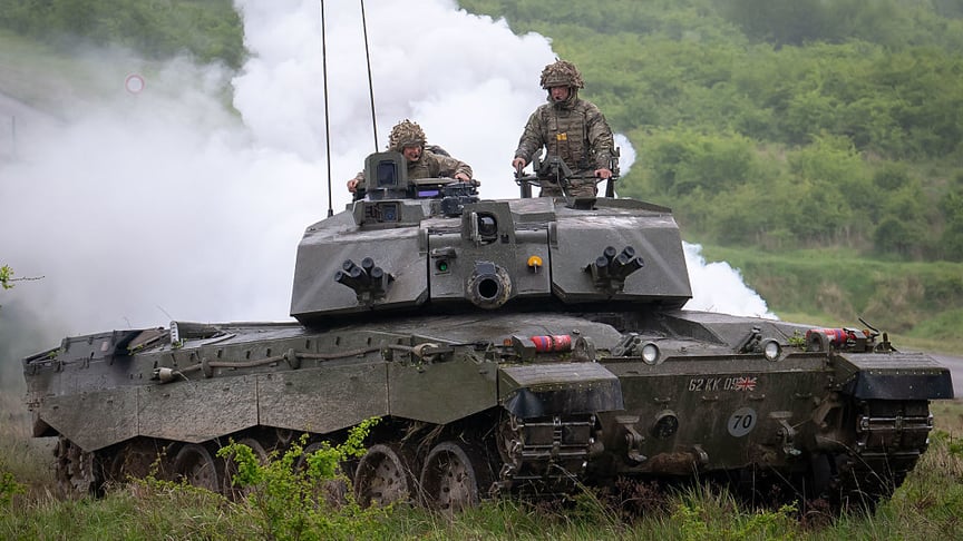 Ілюстративне фото. Британські військові на танку Challenger під час військових навчань у Франції