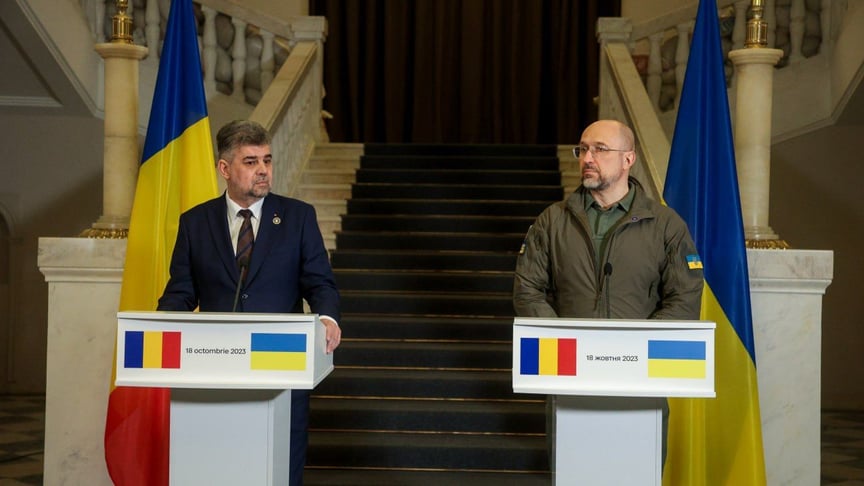 Прем'єр-міністр Румунії Марчел Чолаку зі своїм українським колегою Денисом Шмигалем