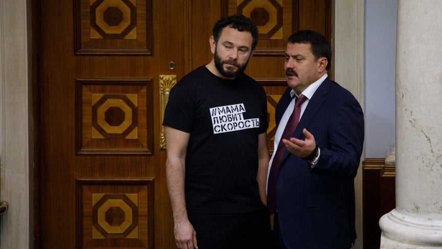 Народні депутати Олександр Дубінський та Андрій Деркач у залі Верховної Ради, листопад 2019 року