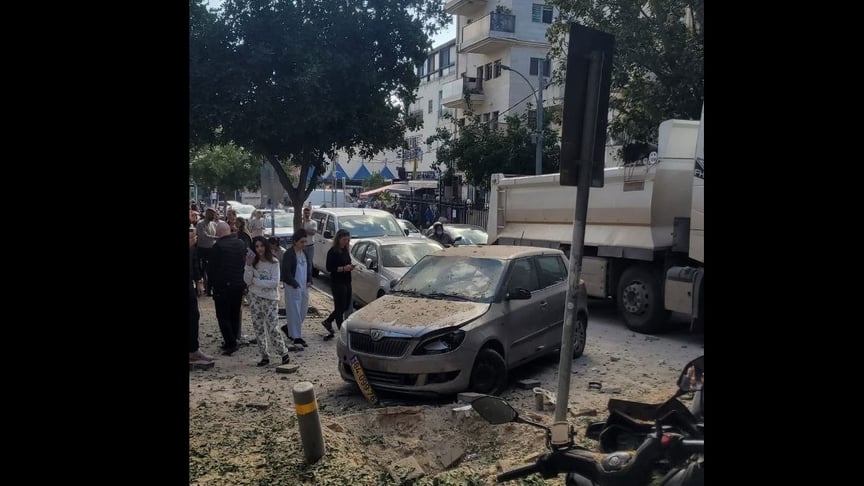 Частини іранської касетної ракети впали приблизно за 30 метрів від посольства України в Ізраїлі