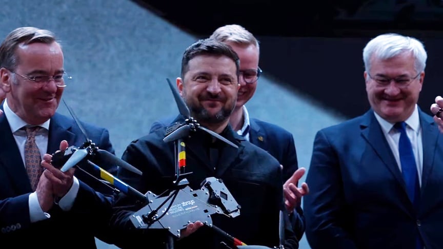 Президент України Володимир Зеленський з першим спільним українсько-німецьким дроном
