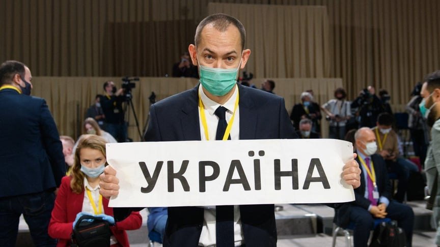Український журналіст, кореспондент інформаційного агентства УНІАН в Росії Роман Цимбалюк під час пресконференції президента РФ Володимира Путіна, 17 грудня 2020 року