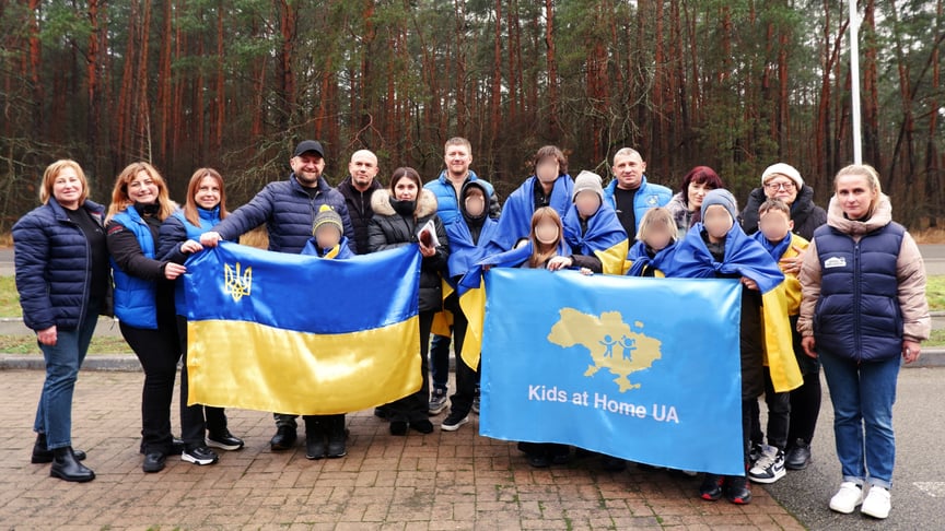 Семеро українських дітей, які повернулися до України 5 грудня