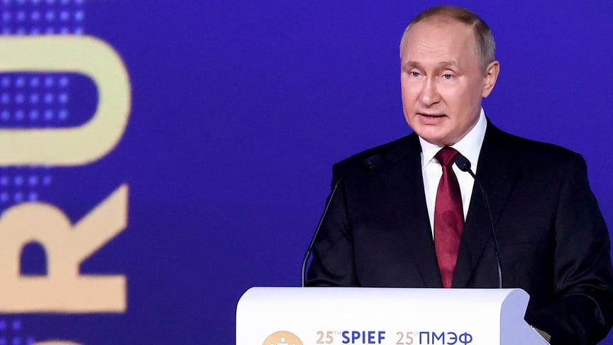 Президент росії володимир путін виступає на пленарному засіданні Санкт-Петербурзького міжнародного економічного форуму, 17 червня 2022 року