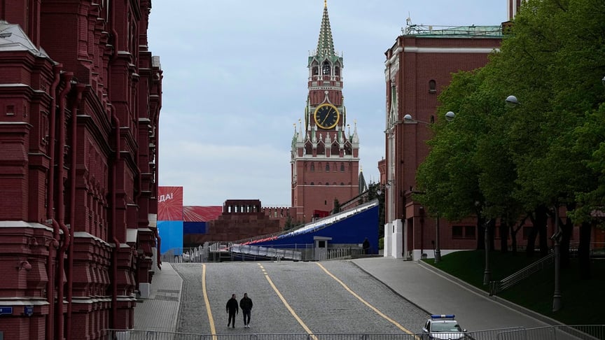 Вид на Красную площадь, закрытую для подготовки к параду на 9 мая в Москве, 3 мая 2023 года