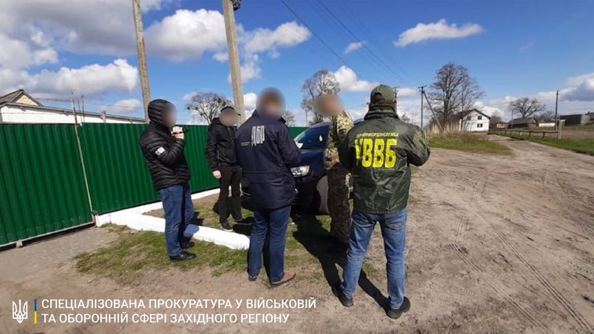 Правоохоронці затримали прикордонника, який допомагав жителю Волині незаконно завозити ліки та тютюн з Білорусі
