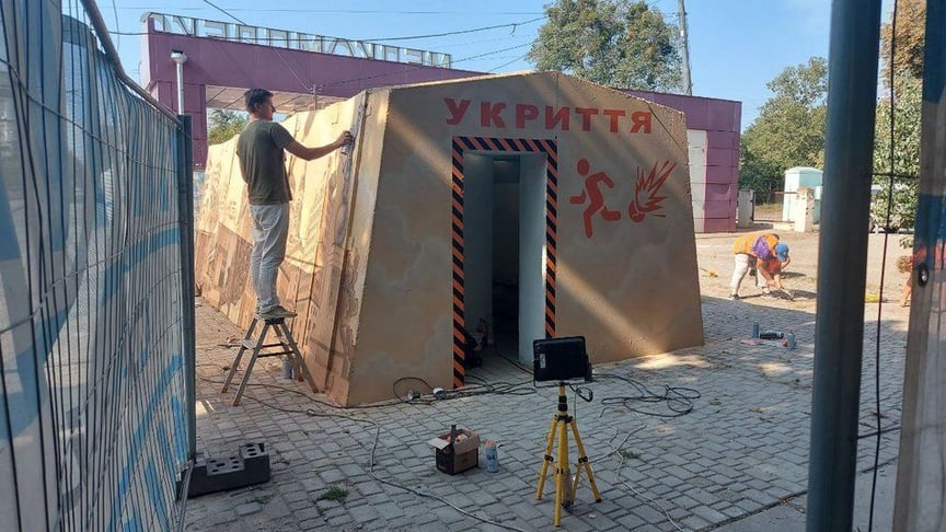 У Харкові встановили першу зупинку-укриття