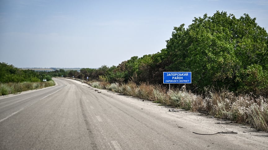 Дорожній знак на в'їзді до Запорізького району Ілюстративне фото. Дорожній знак на в'їзді до Запорізького району