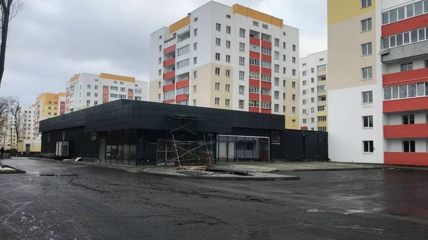 Здание, которое достроили к квартире