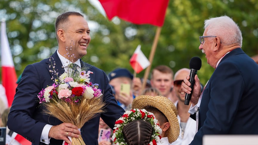 Президент Польщі Кароль Навроцький під час візиту до міста Кольбушов у Підкарпатському воєводстві, 8 серпня 2025 року