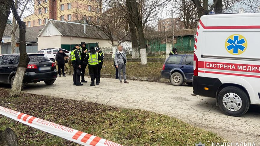 Правоохоронці поблизу ТЦК у Кам'янці-Подільському