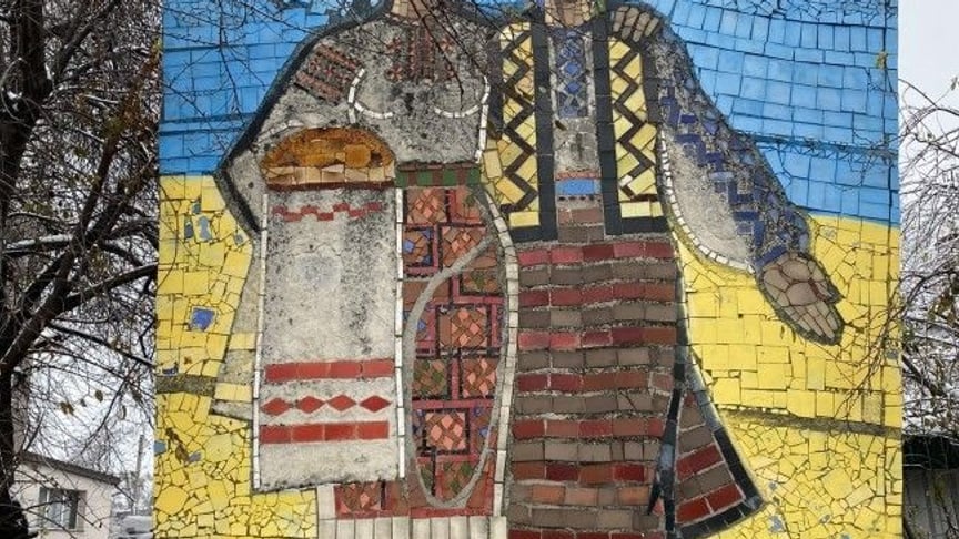 Стела в Рівному, яку демонтували