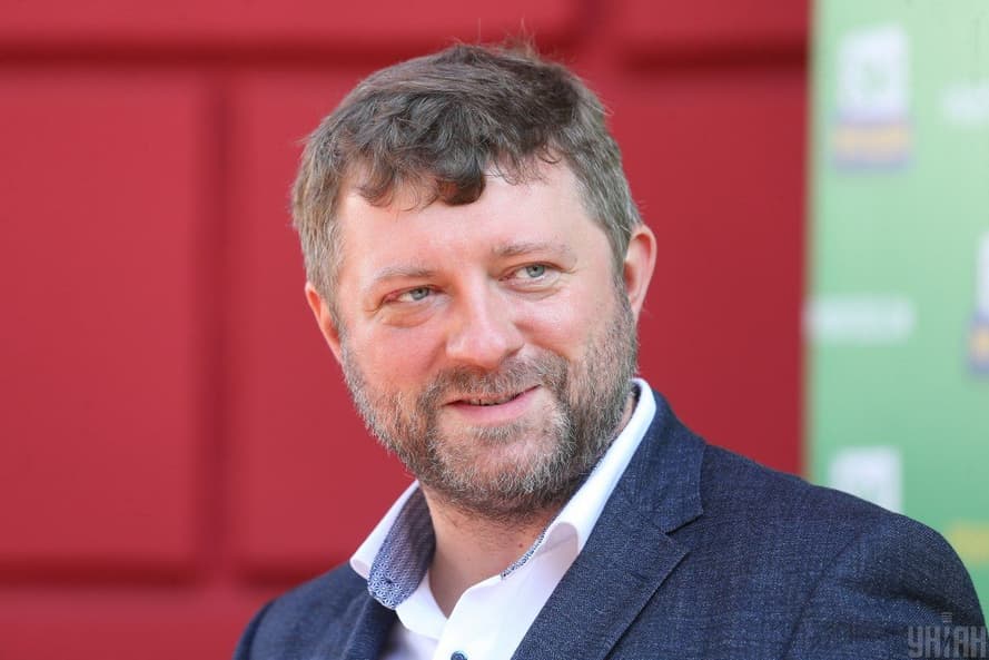 Голова партії «Слуга Народу» Олександр Корнієнко під час конференції Київської міської організації політичної партії «Слуга Народу» з метою висування кандидатів у депутати Київської міської ради, кандидата на посаду Київського міського голови на чергових місцевих виборах, 25 жовтня 2020 року