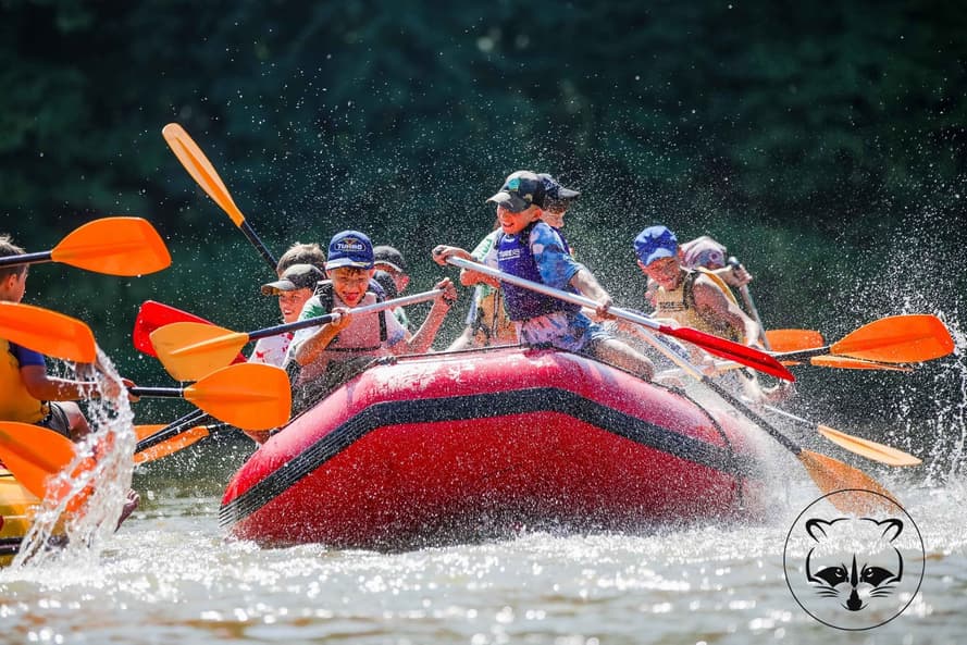 Рафтинг в лагере «Пестрые Еноты»