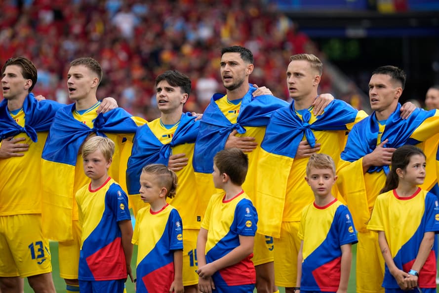 Футболісти збірної України співають гімн перед матчем з Бельгією