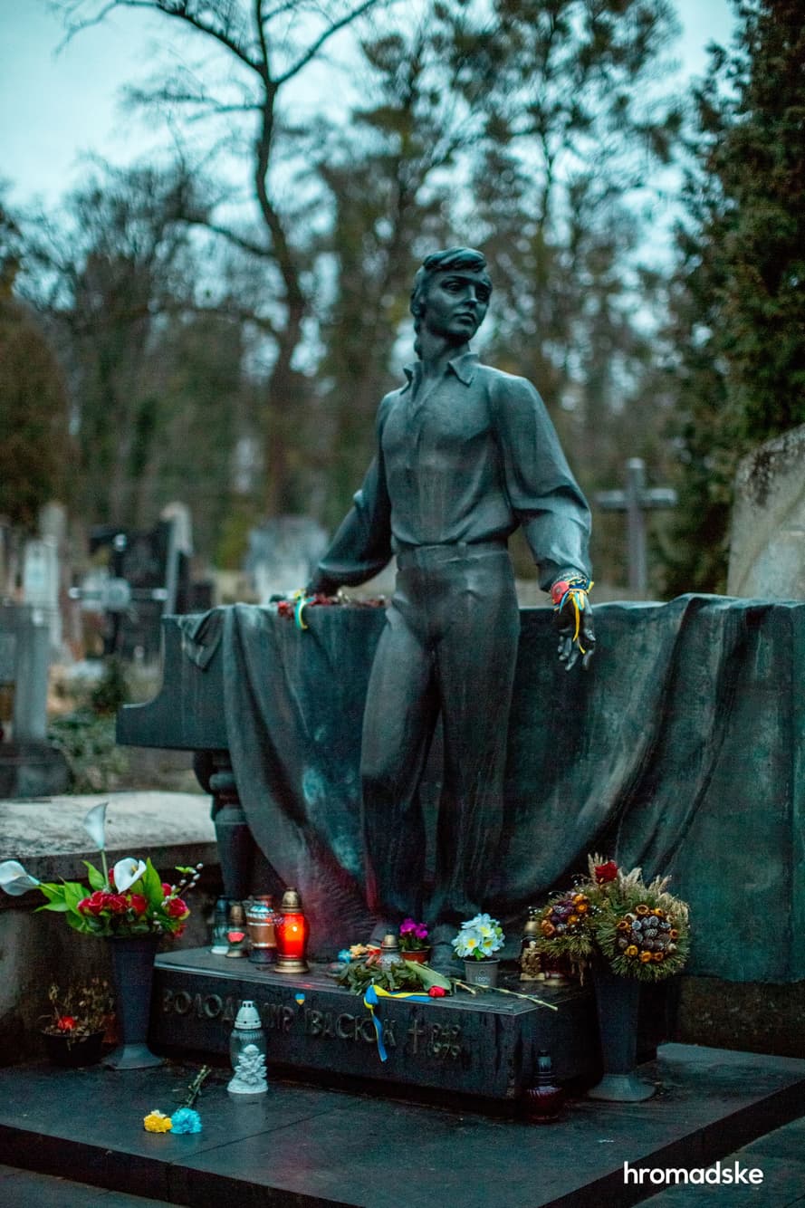 How memorial to heroes of Russo-Ukrainian war is growing in Lviv before ...